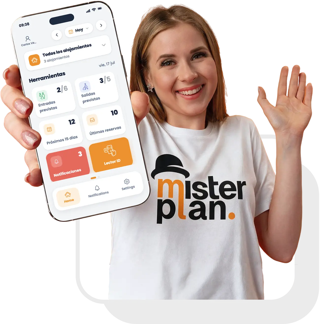 Recepcionista saludando y mostrando la app de MisterPlan ONE con el grid de herramientas